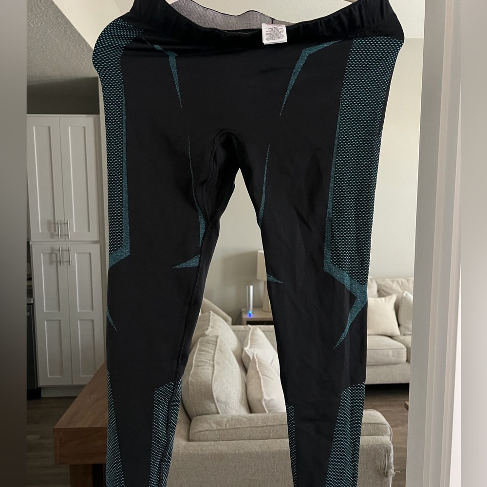 Onyx v5 pants men never worn